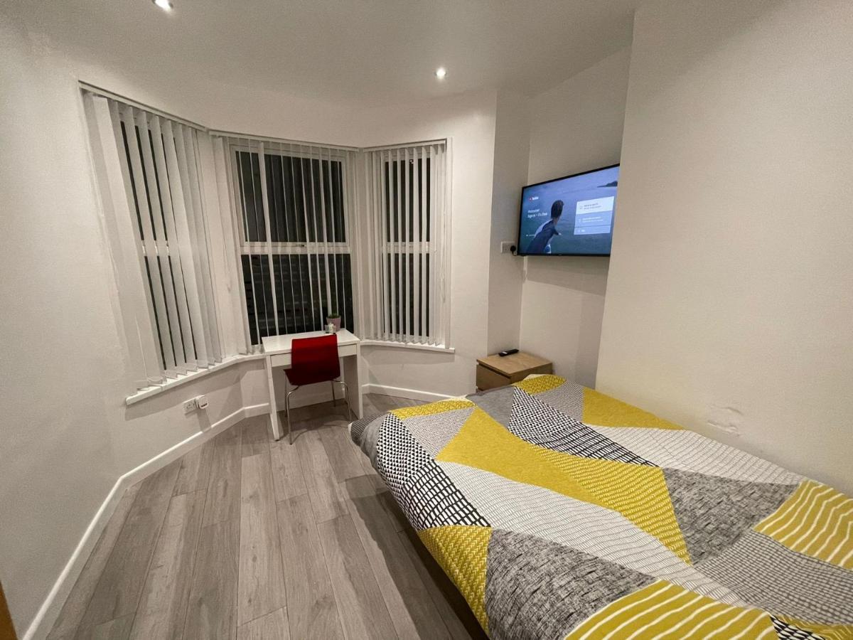 Selection Of Stylish Apartments Within Walking Distance Of Cardiff City Centre Buitenkant foto