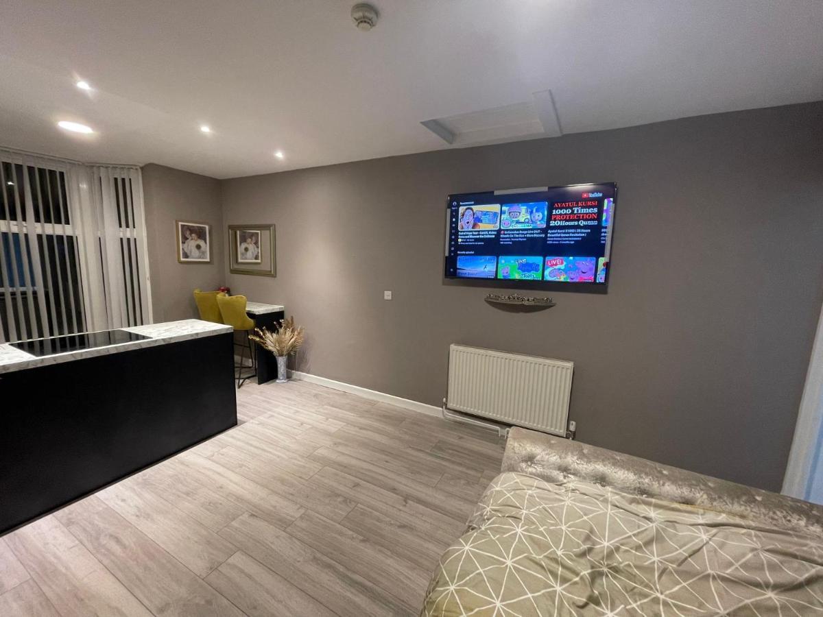 Selection Of Stylish Apartments Within Walking Distance Of Cardiff City Centre Buitenkant foto