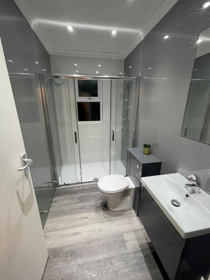 Selection Of Stylish Apartments Within Walking Distance Of Cardiff City Centre Buitenkant foto